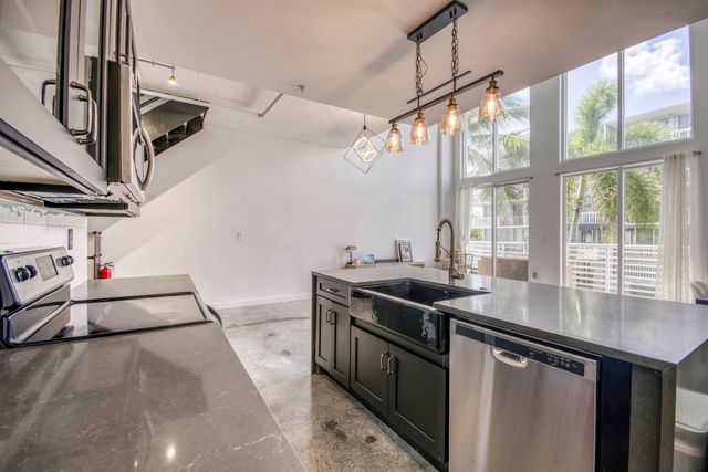 108 Lake Avenue 202, Lake Worth Beach, FL 33460