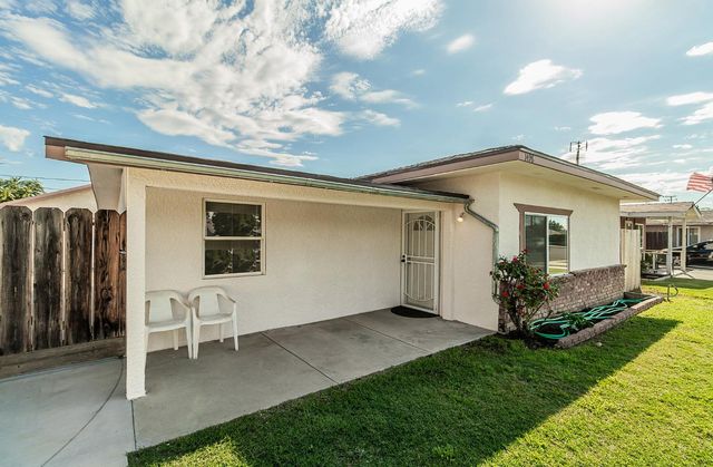 1498 Escalon Avenue, Clovis, CA 93611