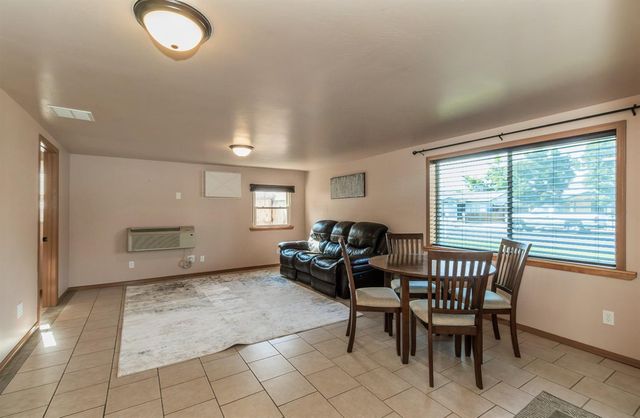 1498 Escalon Avenue, Clovis, CA 93611