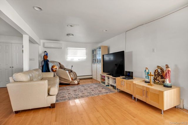 4 Carriage Lane, Levittown, NY 11756