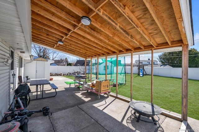 4 Carriage Lane, Levittown, NY 11756