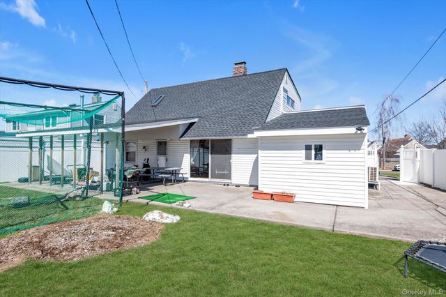 4 Carriage Lane, Levittown, NY 11756