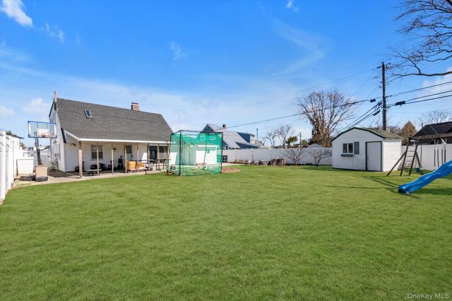 4 Carriage Lane, Levittown, NY 11756