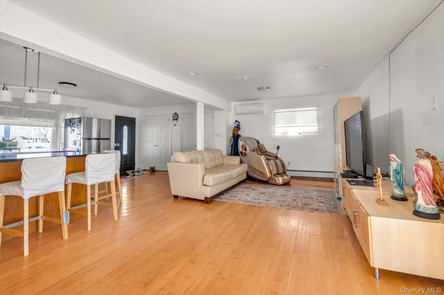 4 Carriage Lane, Levittown, NY 11756