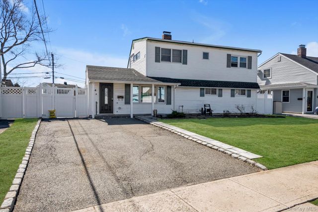 4 Carriage Lane, Levittown, NY 11756