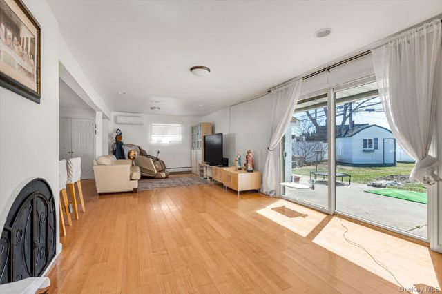 4 Carriage Lane, Levittown, NY 11756