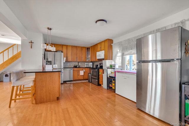 4 Carriage Lane, Levittown, NY 11756