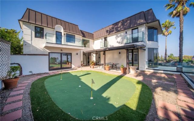 7930 Vulcan Drive, Los Angeles, CA 90046