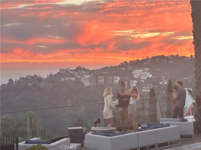 7930 Vulcan Drive, Los Angeles, CA 90046