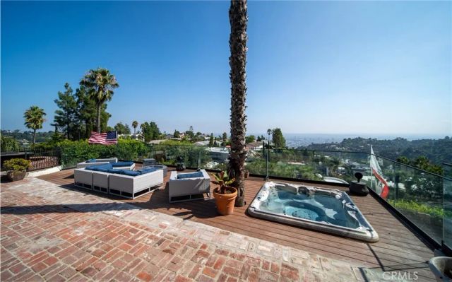 7930 Vulcan Drive, Los Angeles, CA 90046