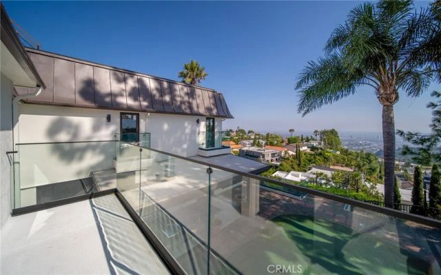 7930 Vulcan Drive, Los Angeles, CA 90046