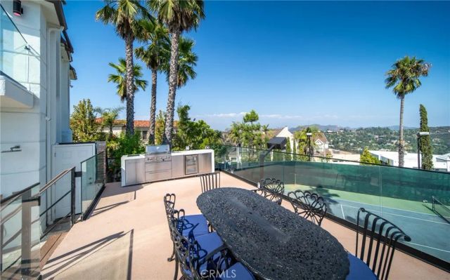 7930 Vulcan Drive, Los Angeles, CA 90046