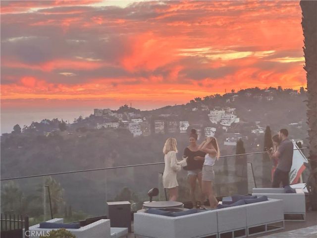 7930 Vulcan Drive, Los Angeles, CA 90046