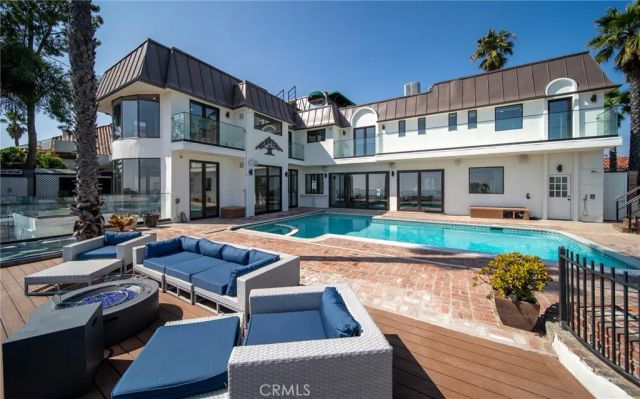 7930 Vulcan Drive, Los Angeles, CA 90046