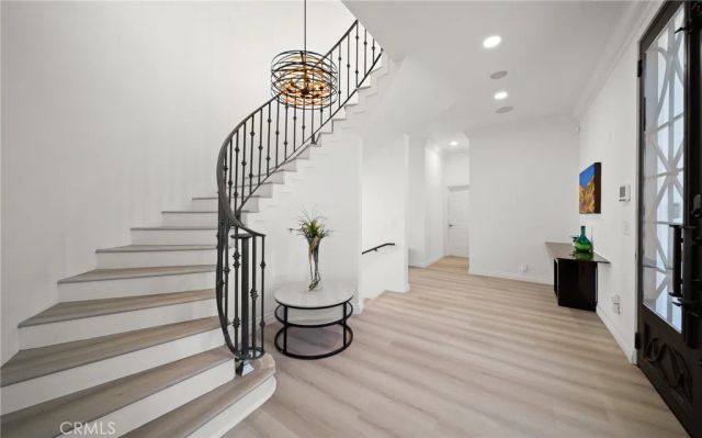 7930 Vulcan Drive, Los Angeles, CA 90046