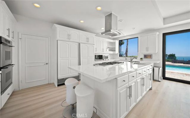 7930 Vulcan Drive, Los Angeles, CA 90046