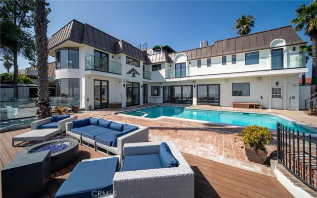 7930 Vulcan Drive, Los Angeles, CA 90046