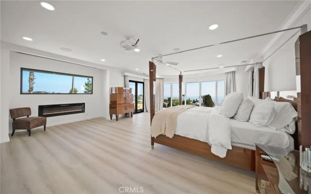 7930 Vulcan Drive, Los Angeles, CA 90046