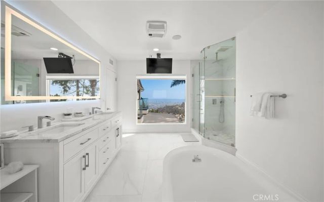 7930 Vulcan Drive, Los Angeles, CA 90046