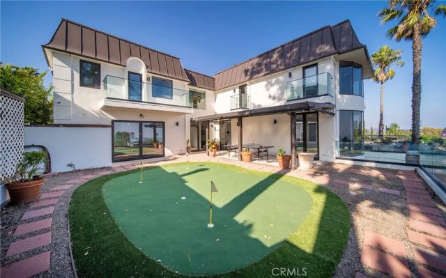 7930 Vulcan Drive, Los Angeles, CA 90046