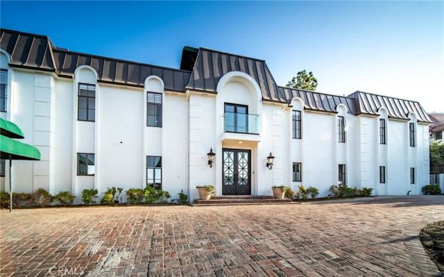 7930 Vulcan Drive, Los Angeles, CA 90046