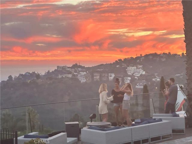 7930 Vulcan Drive, Los Angeles, CA 90046