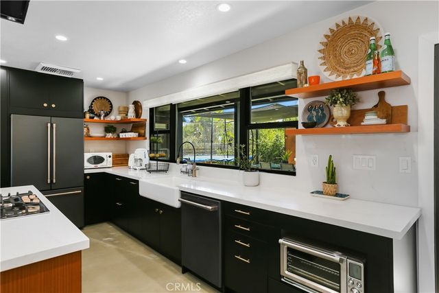 2110 President, Costa Mesa, CA 92627