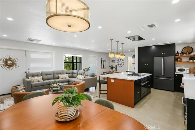 2110 President, Costa Mesa, CA 92627