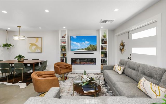 2110 President, Costa Mesa, CA 92627