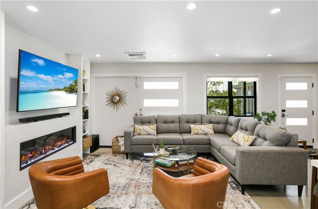 2110 President, Costa Mesa, CA 92627