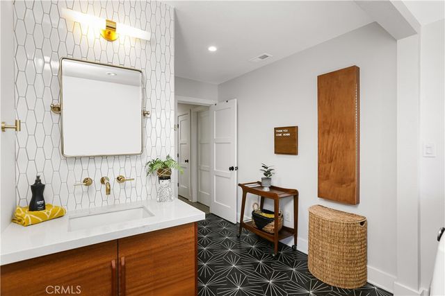 2110 President, Costa Mesa, CA 92627