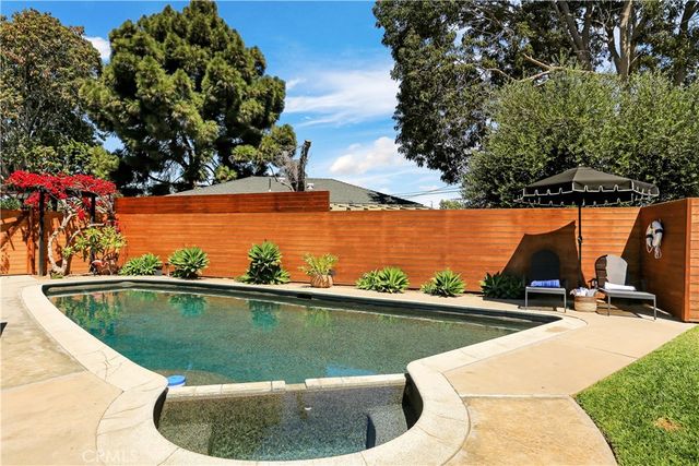 2110 President, Costa Mesa, CA 92627