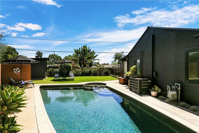 2110 President, Costa Mesa, CA 92627