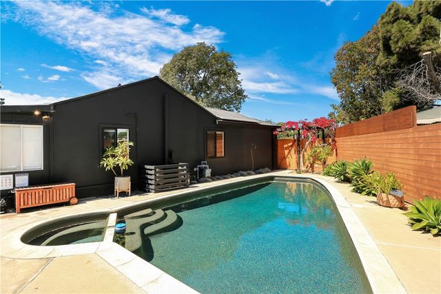 2110 President, Costa Mesa, CA 92627