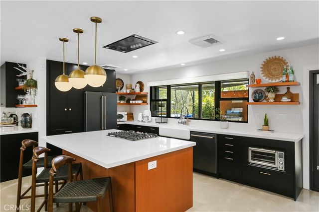 2110 President, Costa Mesa, CA 92627