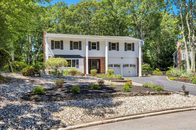 17 Cedar Place, Kings Park, NY 11754