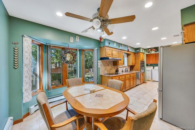 17 Cedar Place, Kings Park, NY 11754