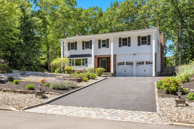 17 Cedar Place, Kings Park, NY 11754