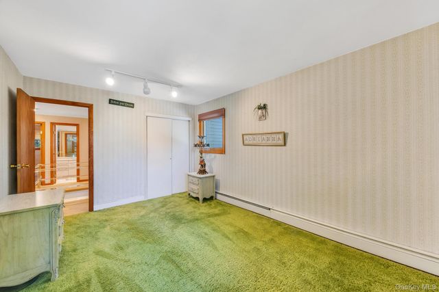 17 Cedar Place, Kings Park, NY 11754
