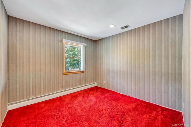 17 Cedar Place, Kings Park, NY 11754