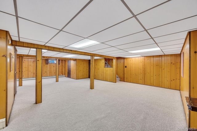 17 Cedar Place, Kings Park, NY 11754