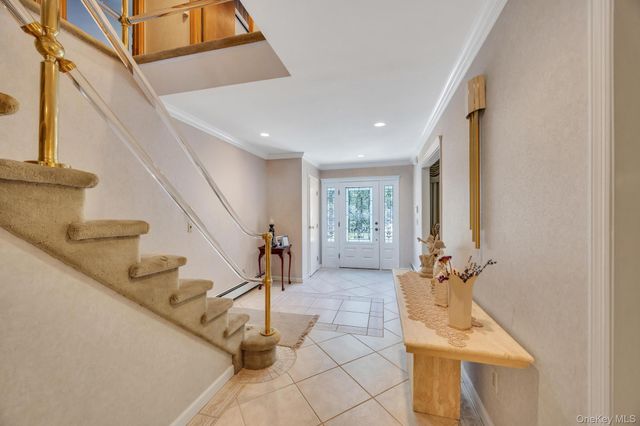 17 Cedar Place, Kings Park, NY 11754