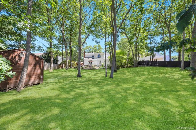 17 Cedar Place, Kings Park, NY 11754