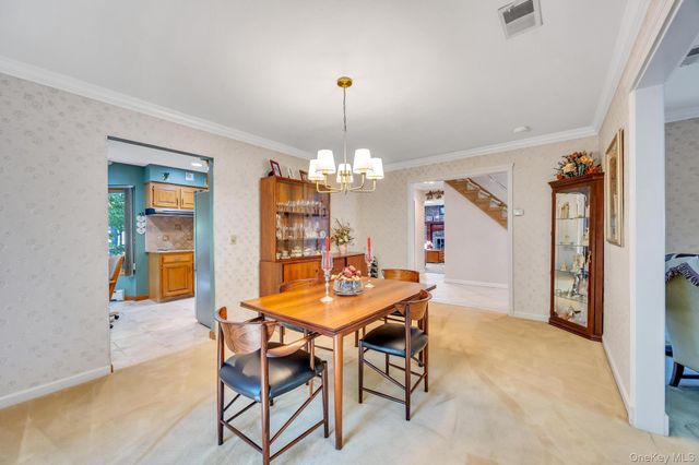 17 Cedar Place, Kings Park, NY 11754