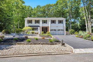 17 Cedar Place, Kings Park, NY 11754