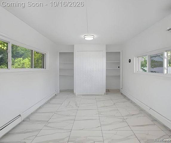 2075 Gulliver Drive, Troy, MI 48085