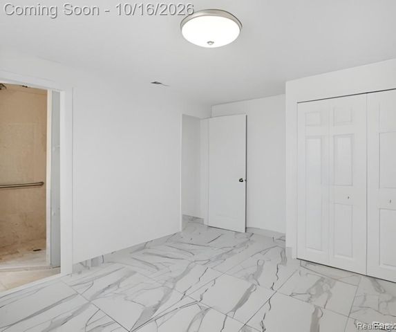 2075 Gulliver Drive, Troy, MI 48085