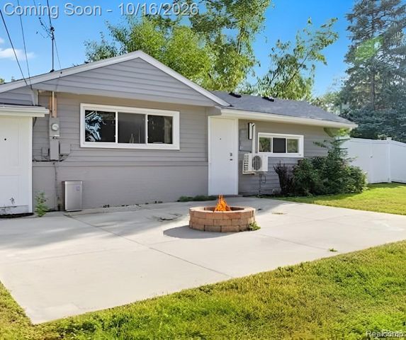 2075 Gulliver Drive, Troy, MI 48085