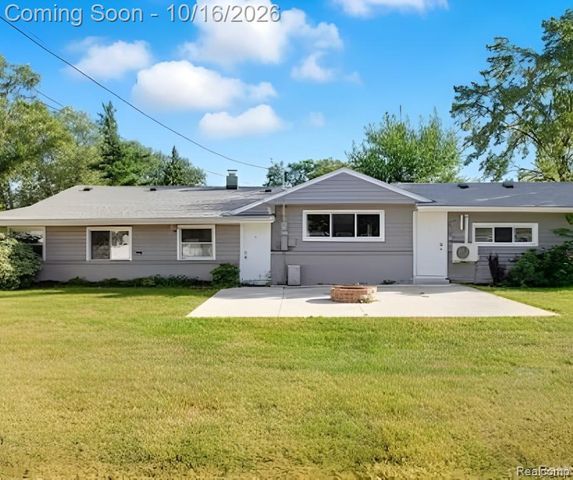 2075 Gulliver Drive, Troy, MI 48085