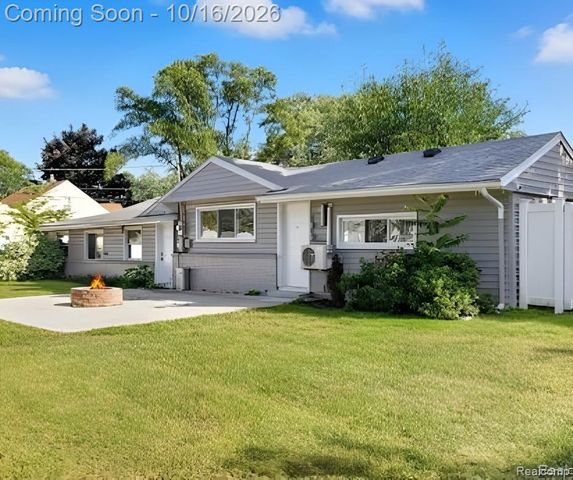 2075 Gulliver Drive, Troy, MI 48085